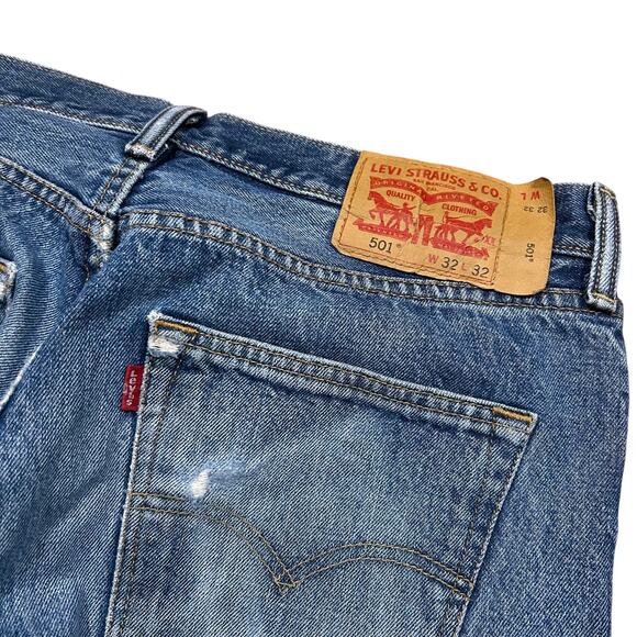 Levi’s 501 Distressed Blue Jeans Button Fly Denim Straight 32x32 - Picture 3 of 5